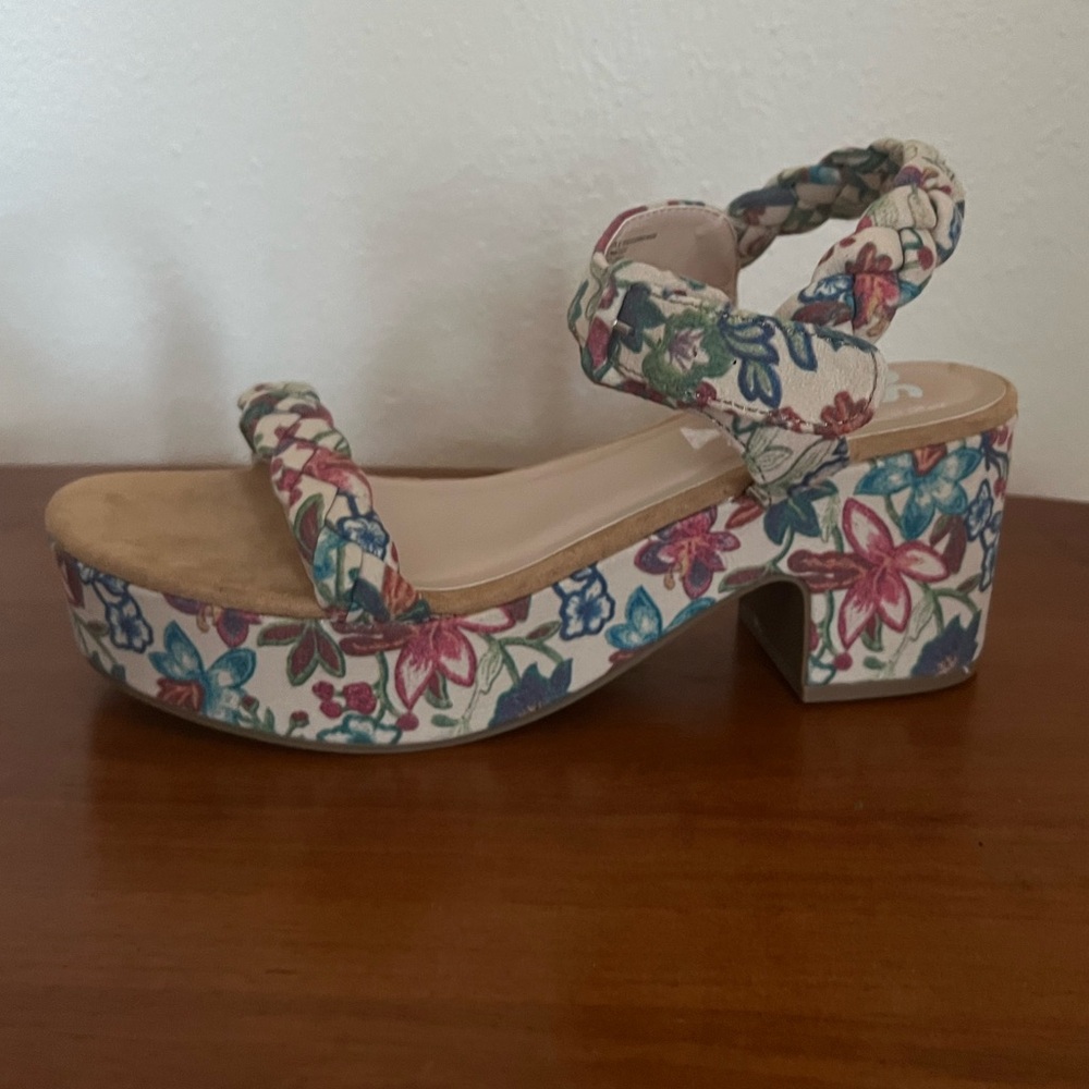 SO Floral Chunky Platform Sandals size 10